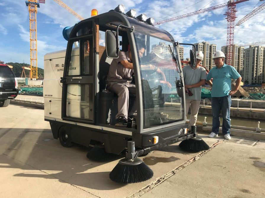 黔东龙海市电动清扫车：现代城市清洁的新解决方案