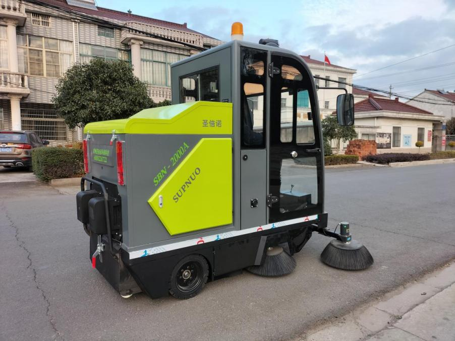 黔东龙建清扫车_0